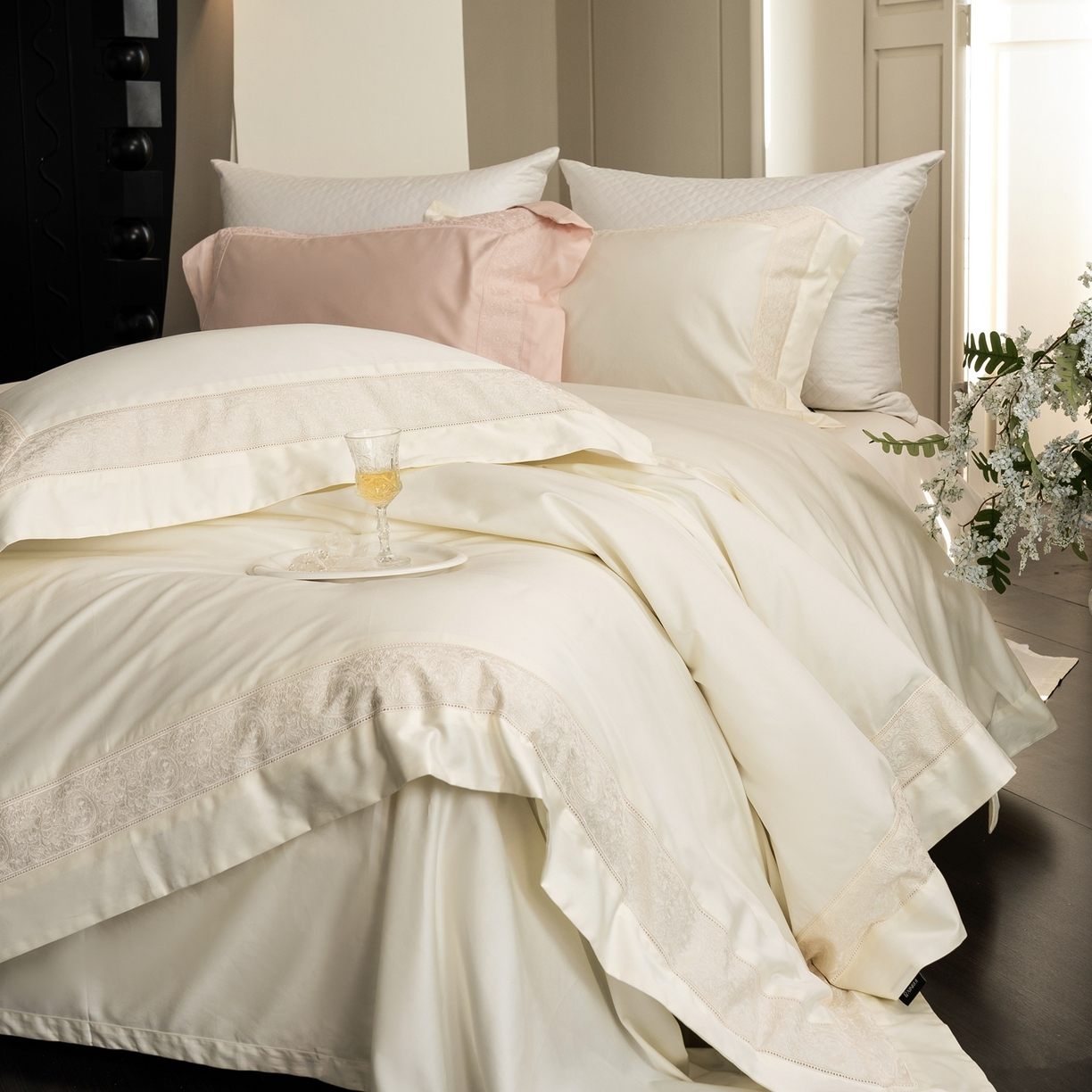 91家纺网 家纺一手货源 找家纺 馨蕊家居 2026新款100S全棉纯棉高定高精密刺绣四件套-兰芙 兰芙-月光白