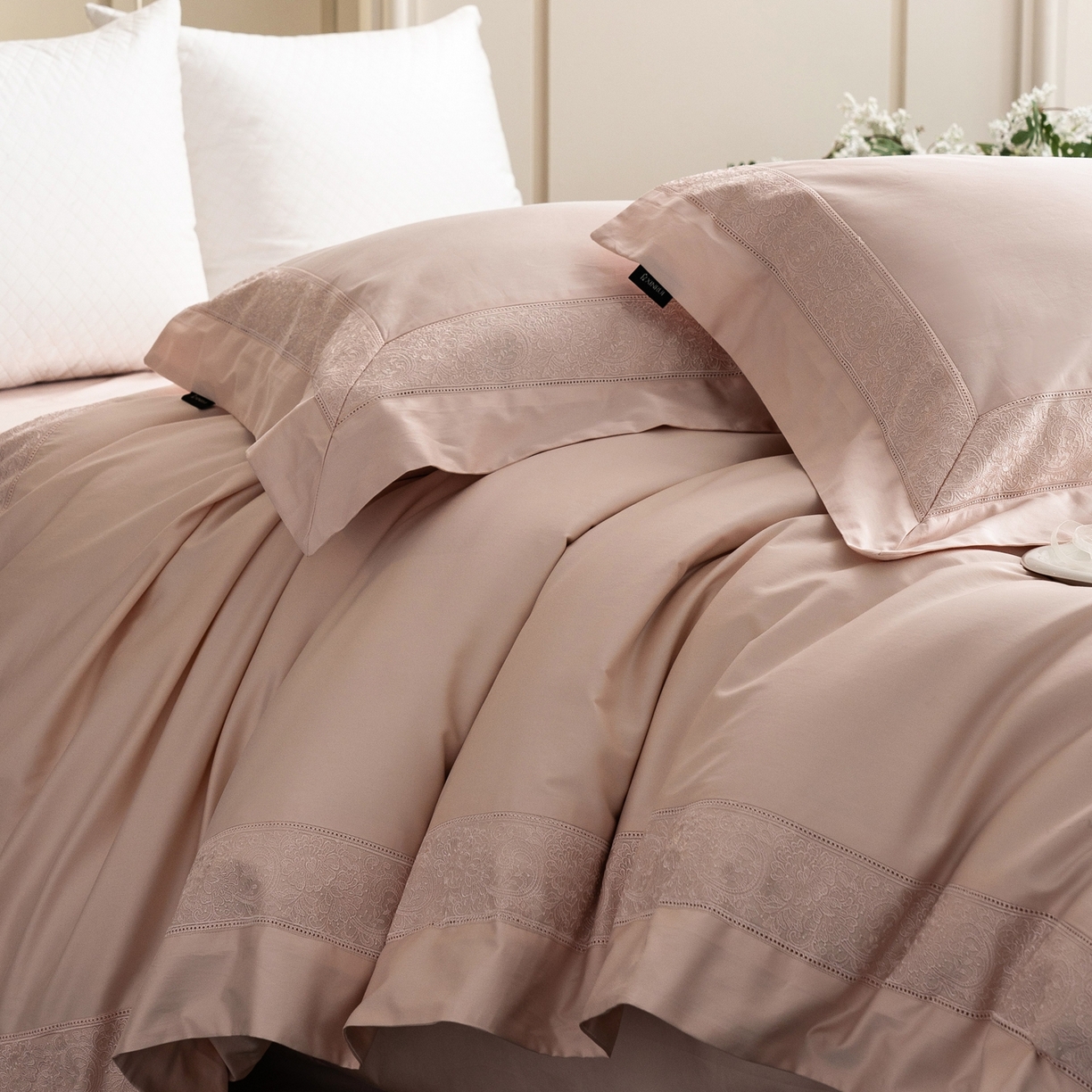 91家纺网 家纺一手货源 找家纺 馨蕊家居 2026新款100S全棉纯棉高定高精密刺绣四件套-兰芙 兰芙-蔷薇粉