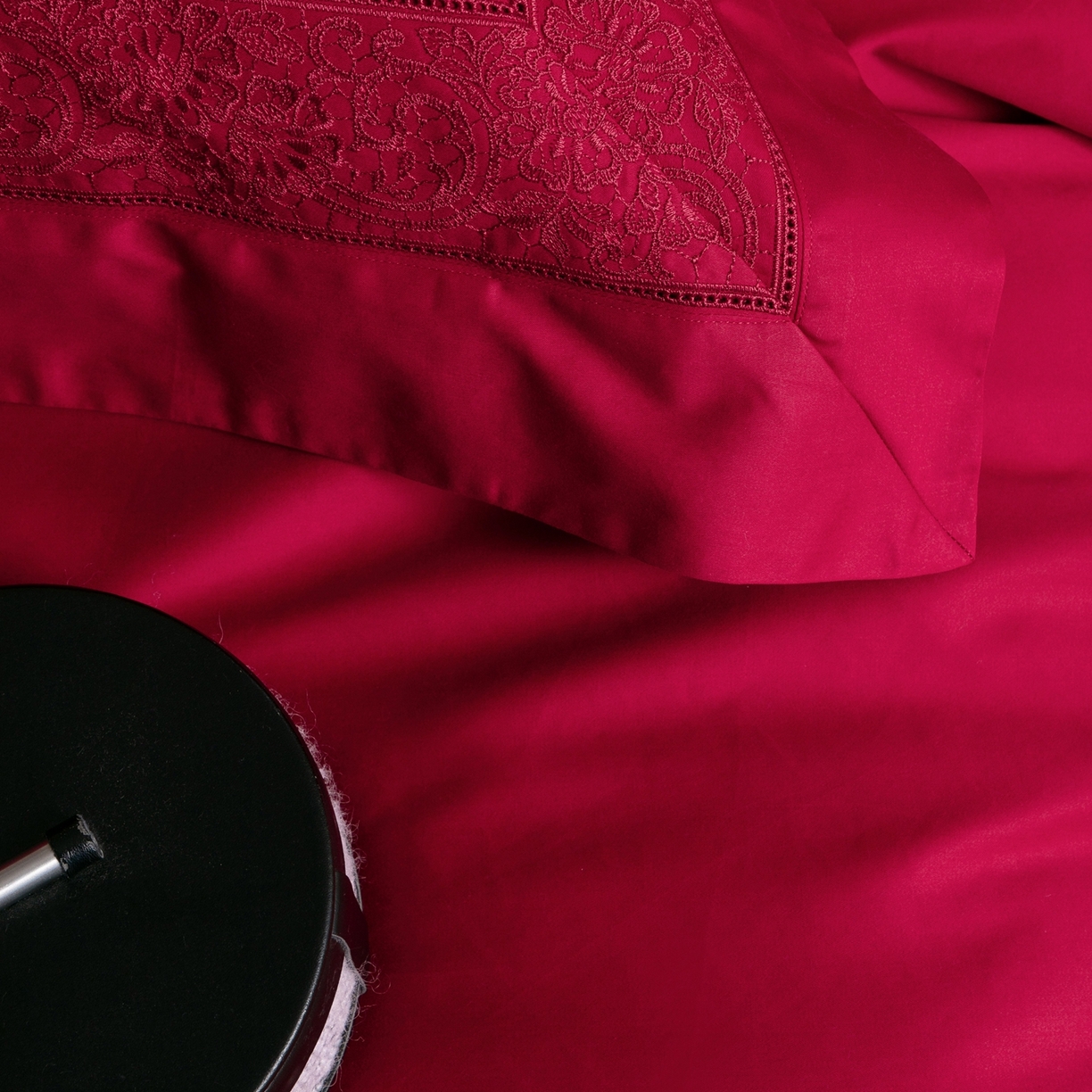 91家纺网 家纺一手货源 找家纺 馨蕊家居 2026新款100S全棉纯棉高定高精密刺绣四件套-兰芙 兰芙-温莎红