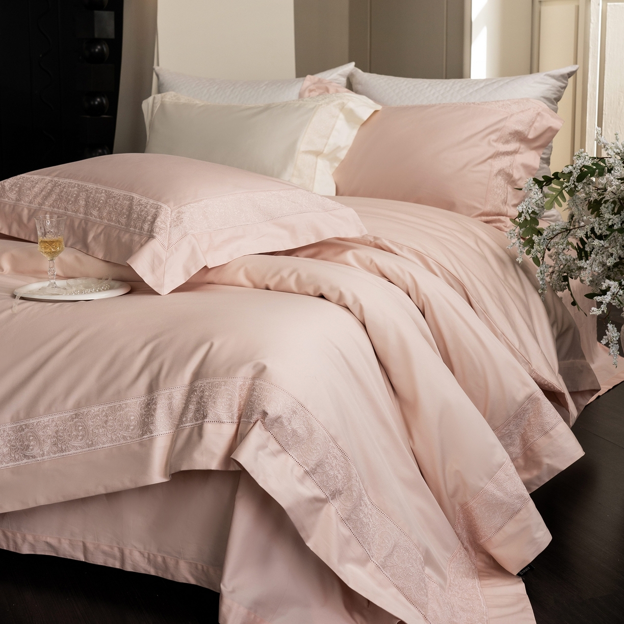 91家纺网 家纺一手货源 找家纺 馨蕊家居 2026新款100S全棉纯棉高定高精密刺绣四件套-兰芙 兰芙-蔷薇粉