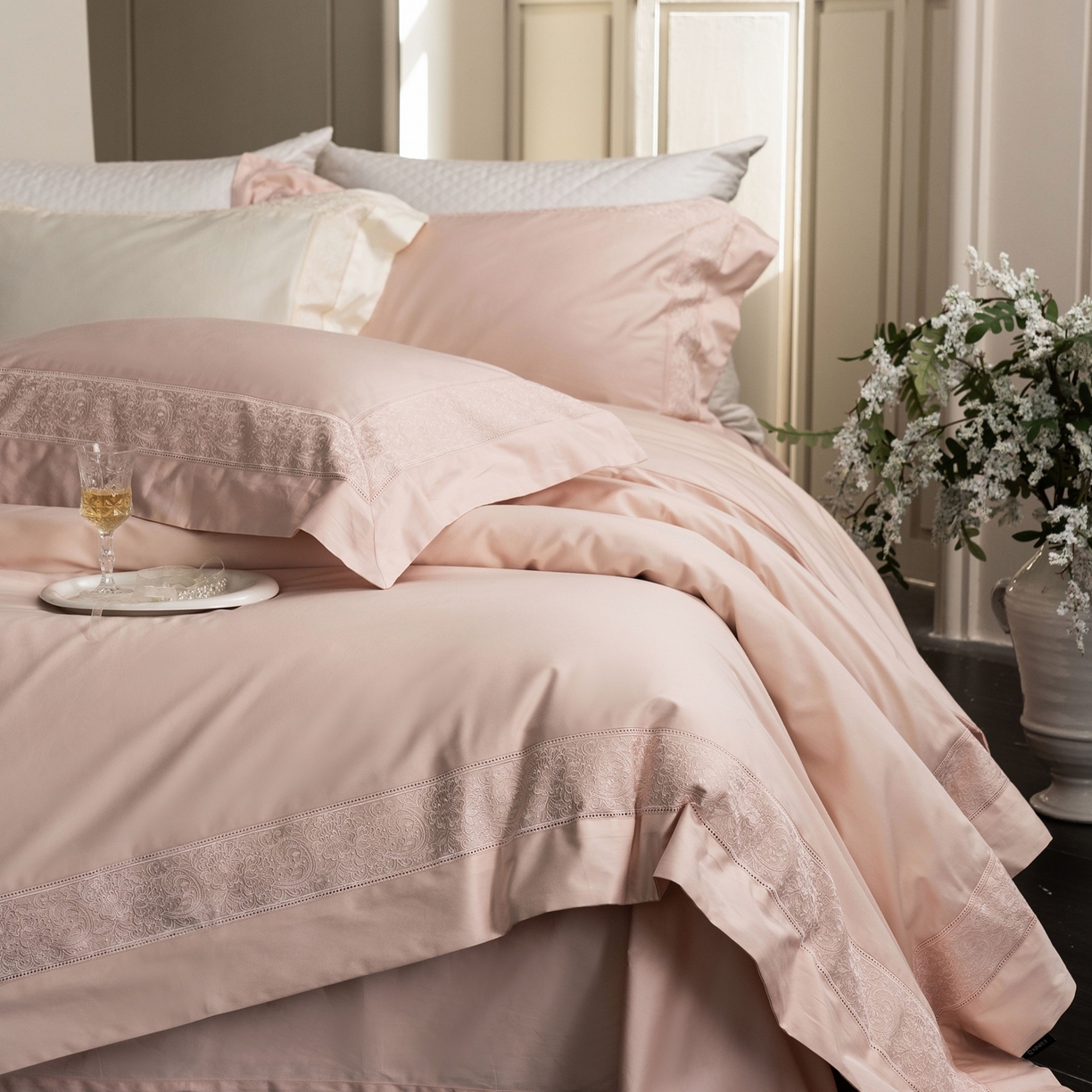 91家纺网 家纺一手货源 找家纺 馨蕊家居 2026新款100S全棉纯棉高定高精密刺绣四件套-兰芙 兰芙-蔷薇粉