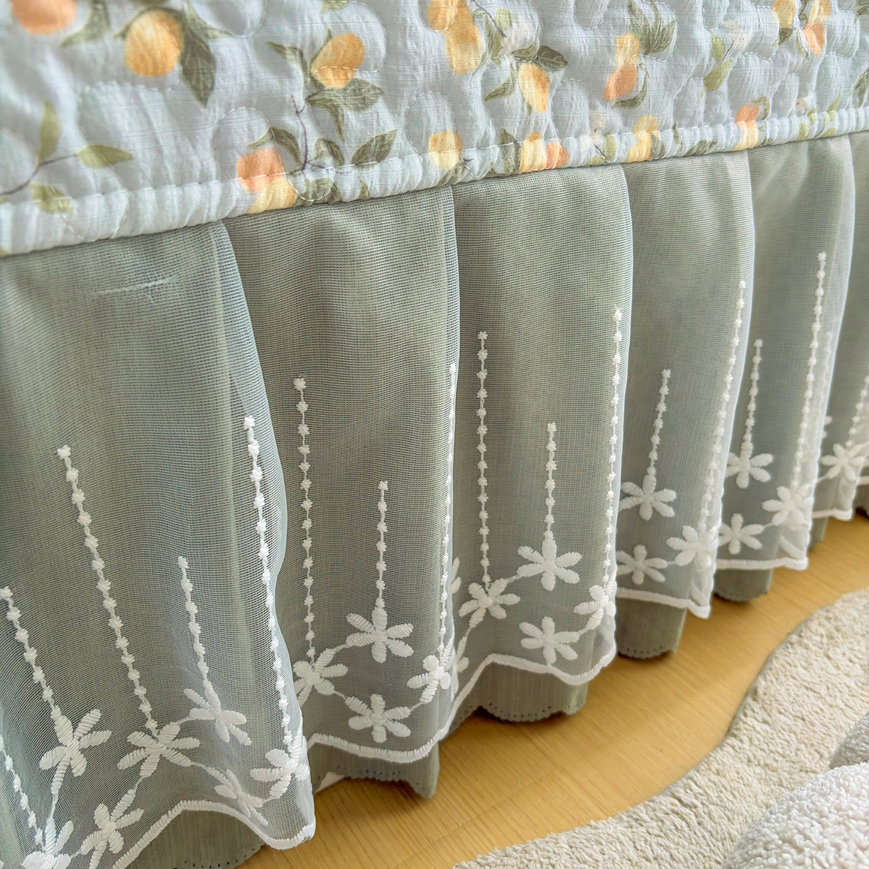 91家纺网 家纺一手货源 找家纺 绒耀家纺 2026春夏直播爆款泡芙棉云感双层纱皱皱纱韩式花边床盖四件套 桃枝夭夭