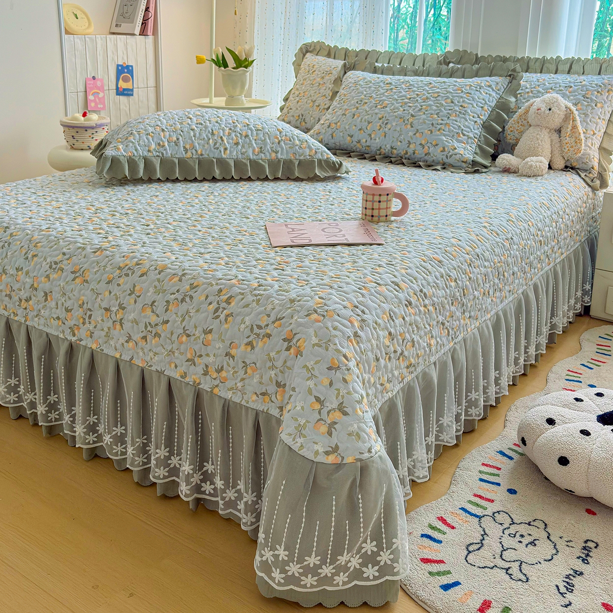 91家纺网 家纺一手货源 找家纺 绒耀家纺 2026春夏直播爆款泡芙棉云感双层纱皱皱纱韩式花边床盖四件套 桃枝夭夭