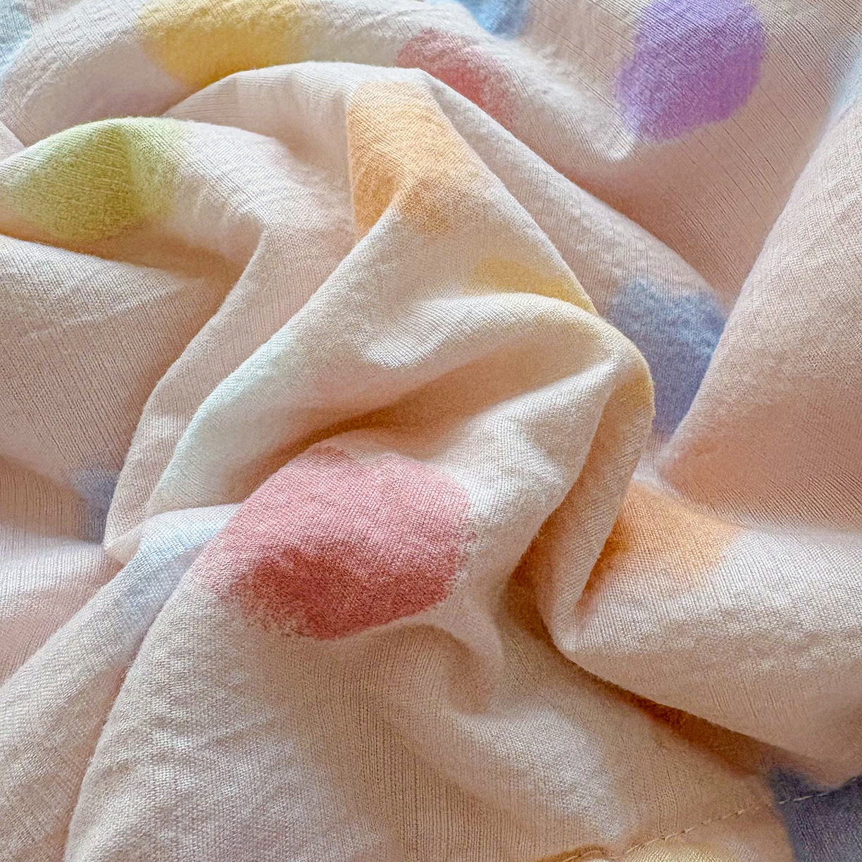 91家纺网 家纺一手货源 找家纺 绒耀家纺 2026春夏直播爆款泡芙棉云感双层纱皱皱纱韩式花边床盖四件套 甜蜜爱恋