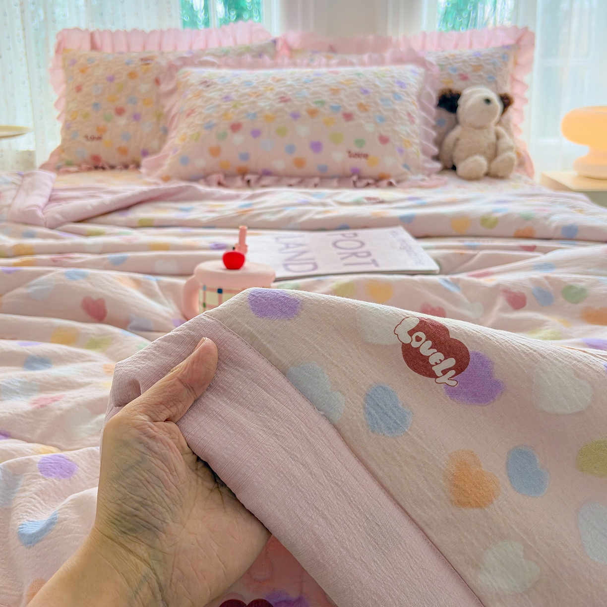 91家纺网 家纺一手货源 找家纺 绒耀家纺 2026春夏直播爆款泡芙棉云感双层纱皱皱纱韩式花边床盖四件套 甜蜜爱恋