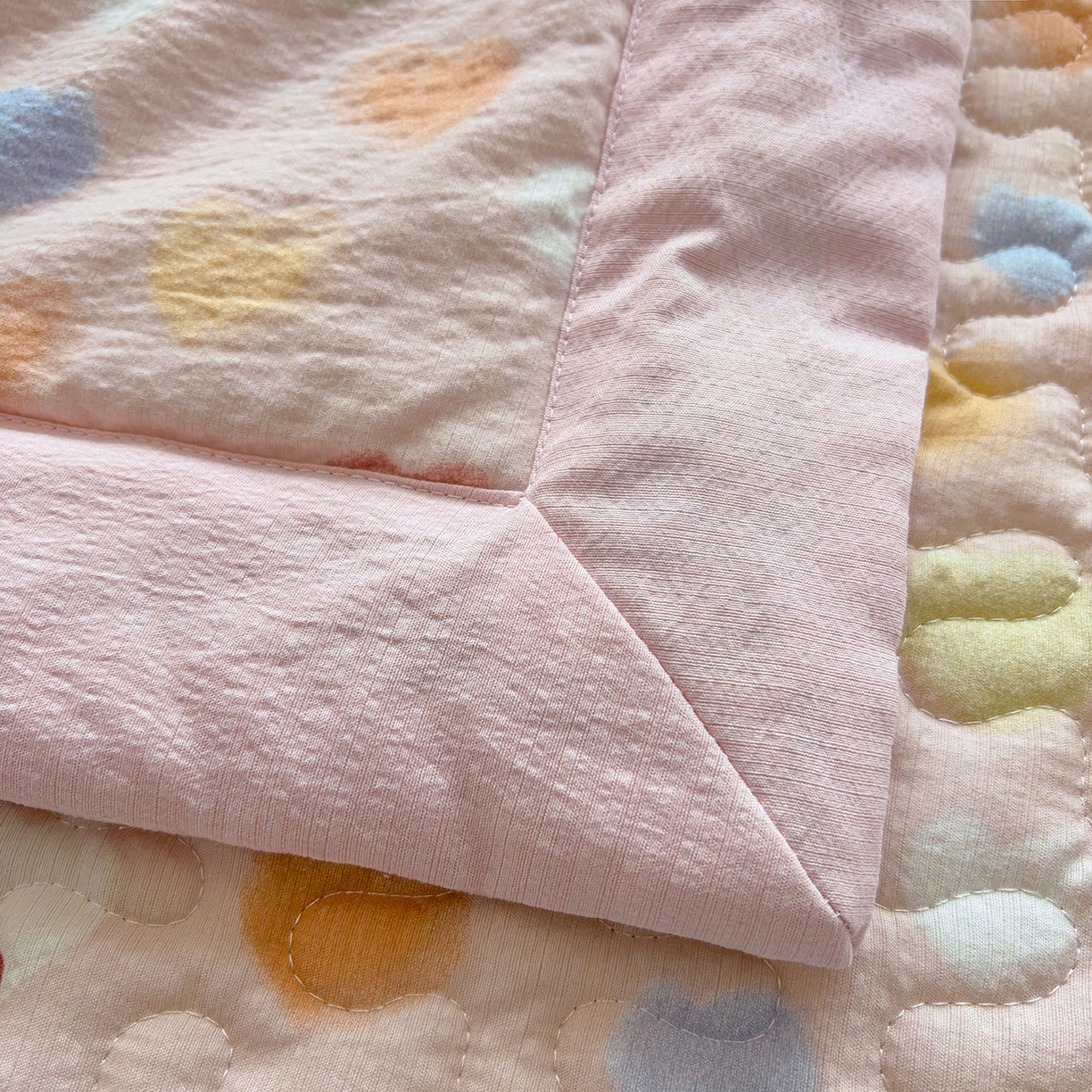 91家纺网 家纺一手货源 找家纺 绒耀家纺 2026春夏直播爆款泡芙棉云感双层纱皱皱纱韩式花边床盖四件套 甜蜜爱恋