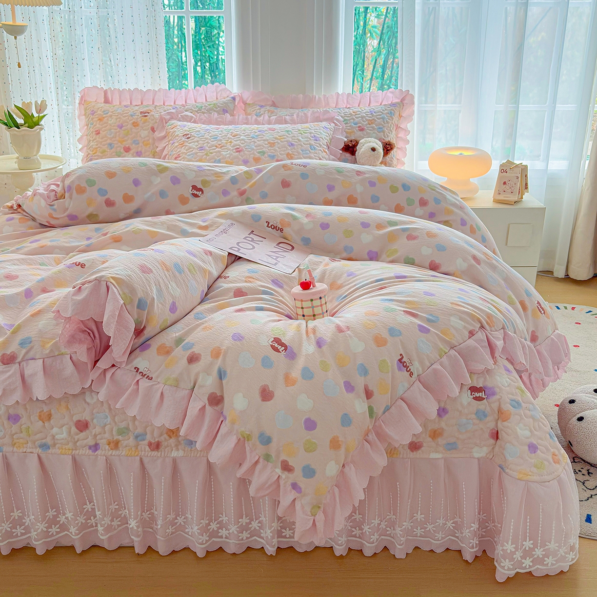 91家纺网 家纺一手货源 找家纺 绒耀家纺 2026春夏直播爆款泡芙棉云感双层纱皱皱纱韩式花边床盖四件套 甜蜜爱恋