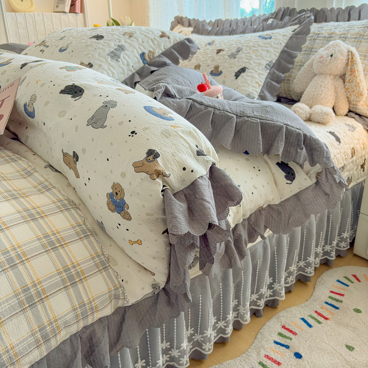 91家纺网 家纺一手货源 找家纺 绒耀家纺 2026春夏直播爆款泡芙棉云感双层纱皱皱纱韩式花边床盖四件套 旺旺大队