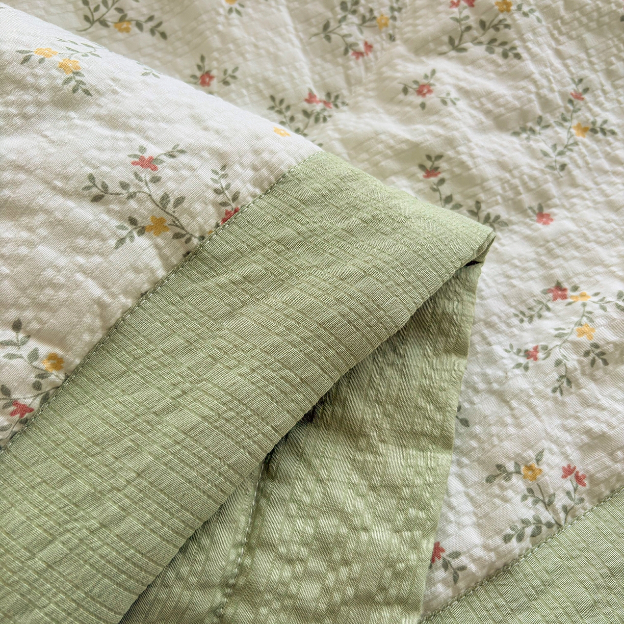 91家纺网 家纺一手货源 找家纺 绒耀家纺 2026春夏直播爆款泡芙棉云感双层纱皱皱纱韩式花边床盖四件套 夏日