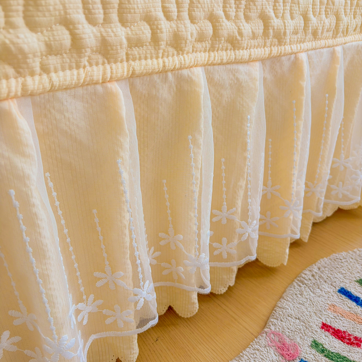 91家纺网 家纺一手货源 找家纺 绒耀家纺 2026春夏直播爆款泡芙棉云感双层纱皱皱纱韩式花边床盖四件套 星星人-AB