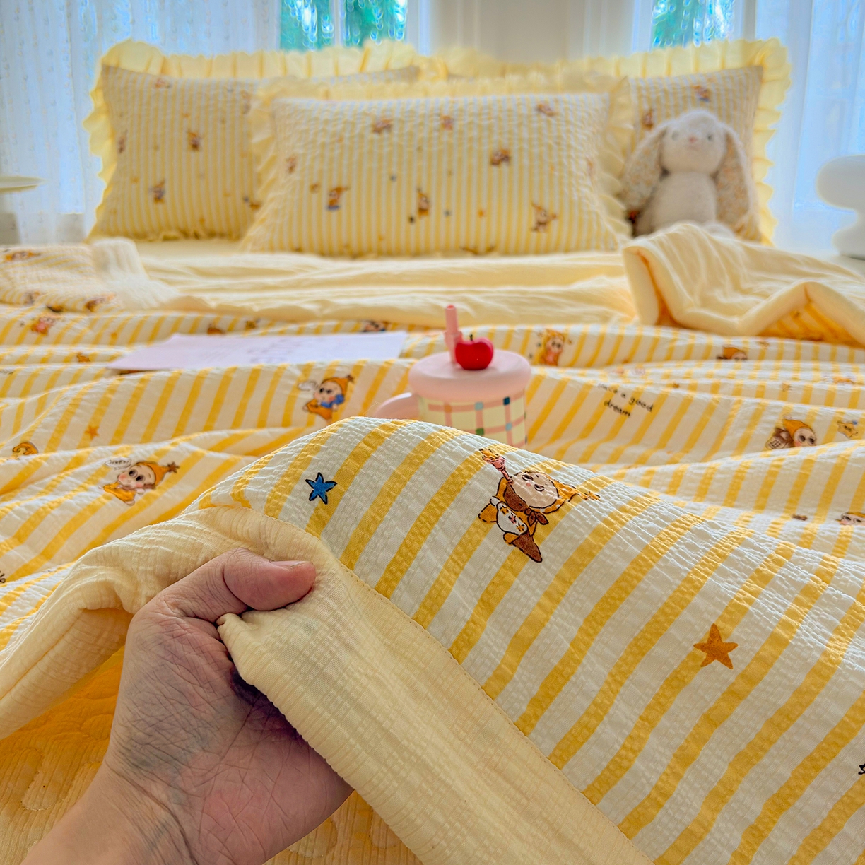 91家纺网 家纺一手货源 找家纺 绒耀家纺 2026春夏直播爆款泡芙棉云感双层纱皱皱纱韩式花边床盖四件套 星星人-AB