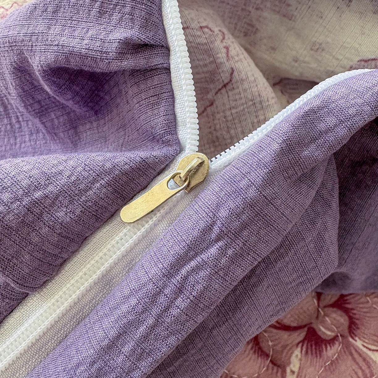 91家纺网 家纺一手货源 找家纺 绒耀家纺 2026春夏直播爆款泡芙棉云感双层纱皱皱纱韩式花边床盖四件套 紫魅