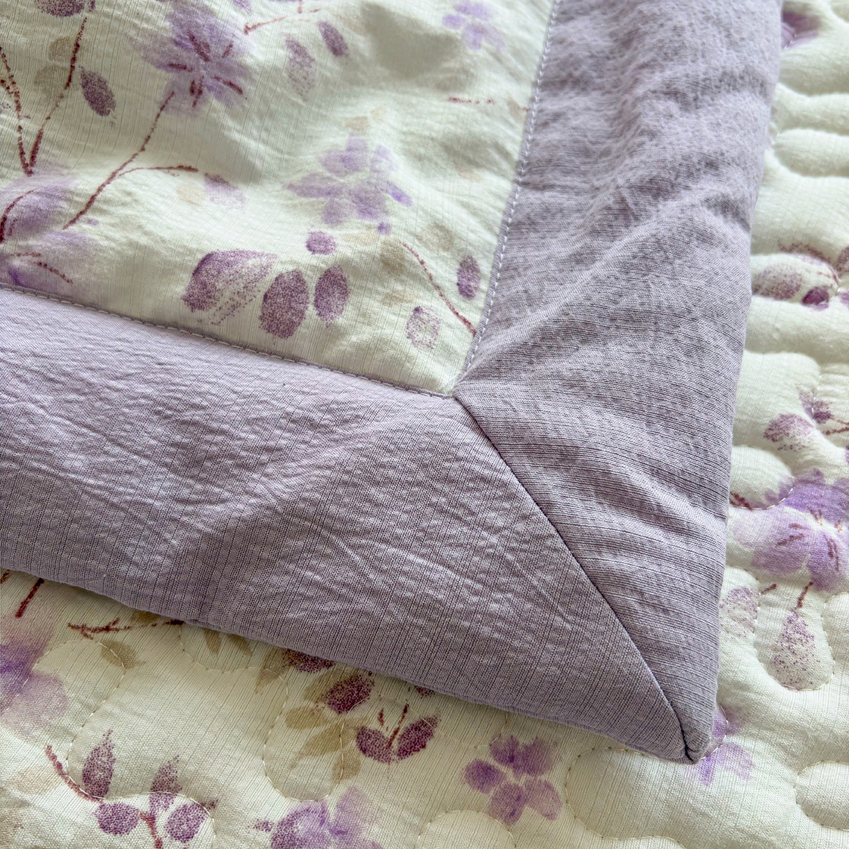 91家纺网 家纺一手货源 找家纺 绒耀家纺 2026春夏直播爆款泡芙棉云感双层纱皱皱纱韩式花边床盖四件套 紫薇