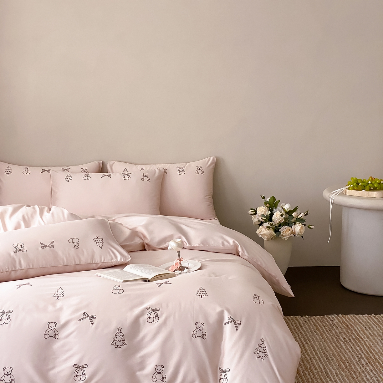 91家纺网 家纺一手货源 找家纺 曼布缇 2026新款长绒棉四件套-青春记忆（会员-20，券后308起） 青春记忆-浅粉