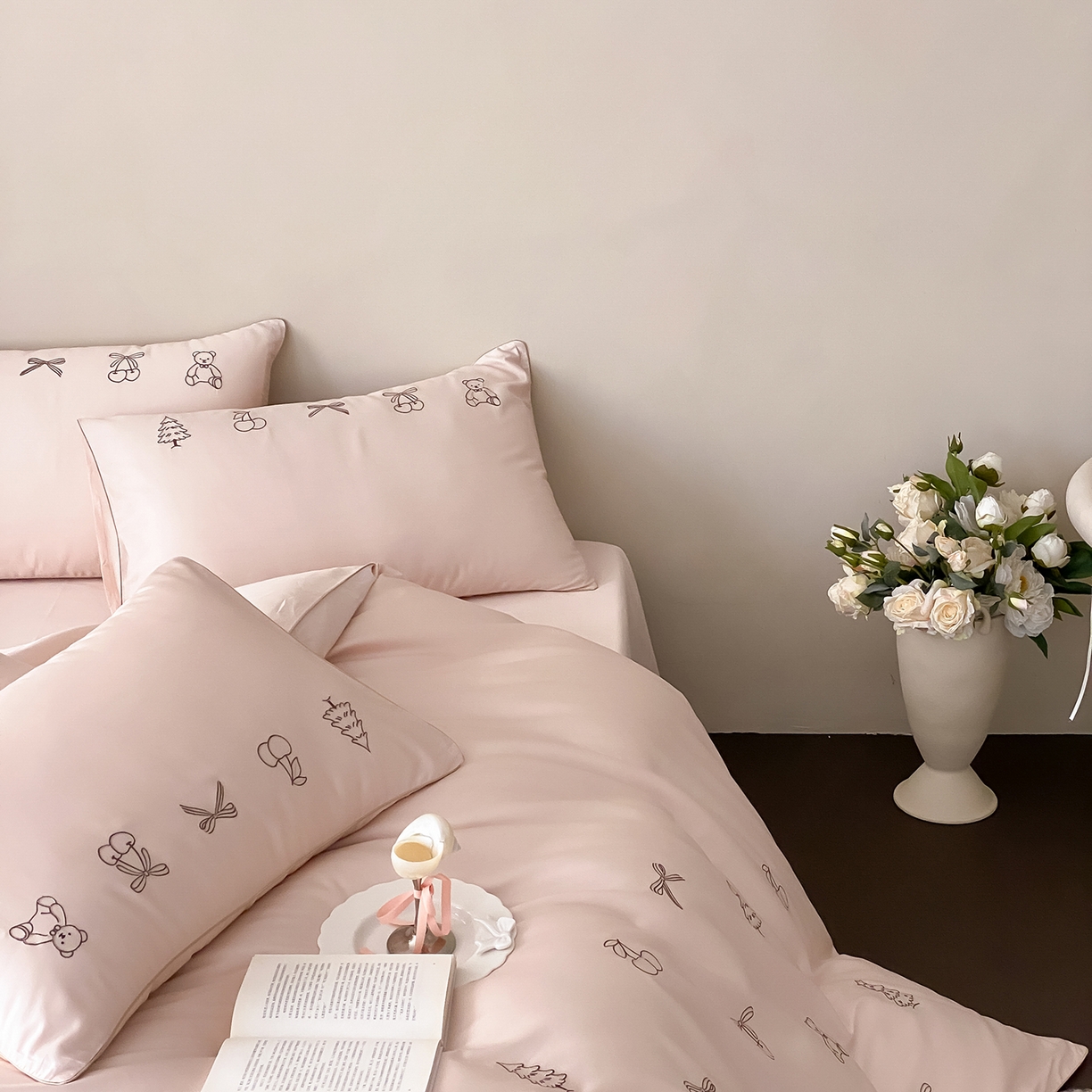 91家纺网 家纺一手货源 找家纺 曼布缇 2026新款长绒棉四件套-青春记忆（会员-20，券后308起） 青春记忆-浅粉