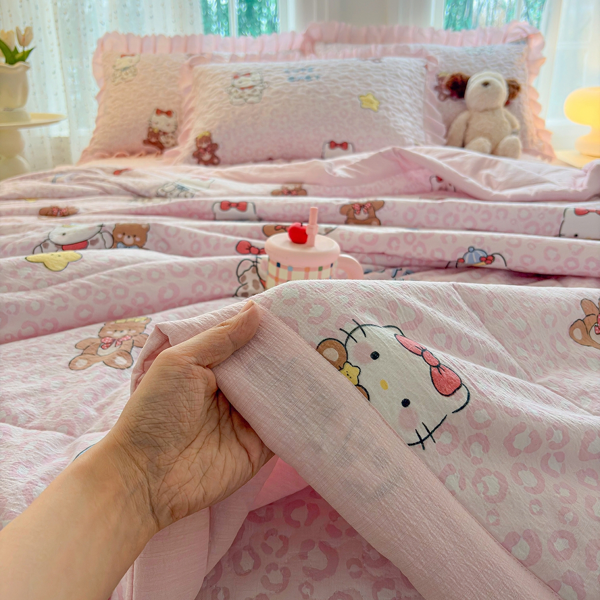 91家纺网 家纺一手货源 找家纺 绒耀家纺 2026春夏直播爆款泡芙棉云感双层纱皱皱纱韩式花边夏被四件套 豹纹KT