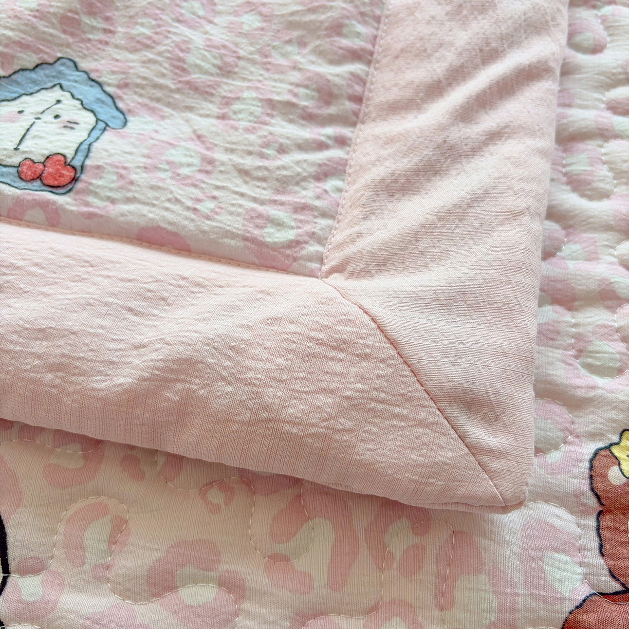 91家纺网 家纺一手货源 找家纺 绒耀家纺 2026春夏直播爆款泡芙棉云感双层纱皱皱纱韩式花边夏被四件套 豹纹KT