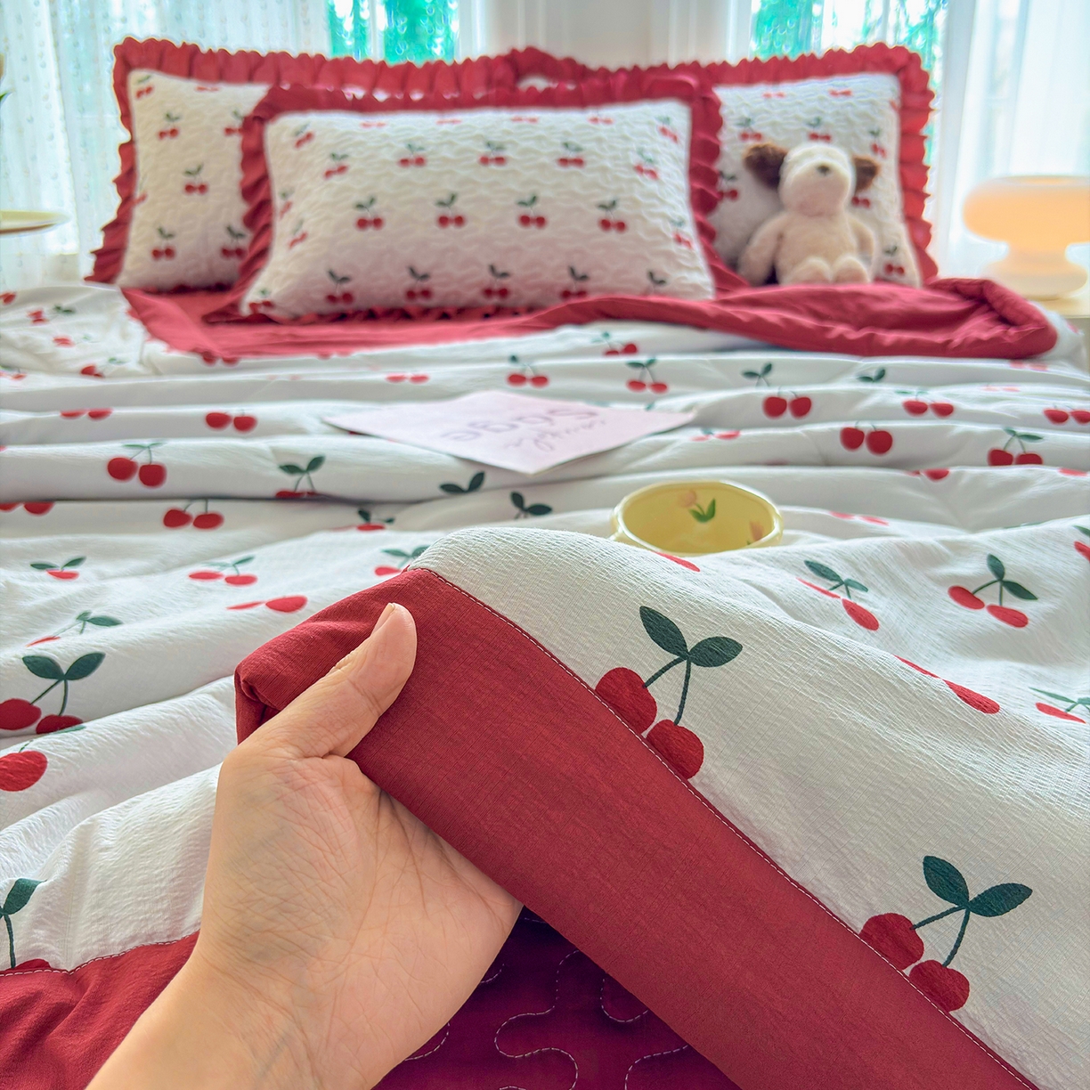 91家纺网 家纺一手货源 找家纺 绒耀家纺 2026春夏直播爆款泡芙棉云感双层纱皱皱纱韩式花边夏被四件套 初恋樱桃