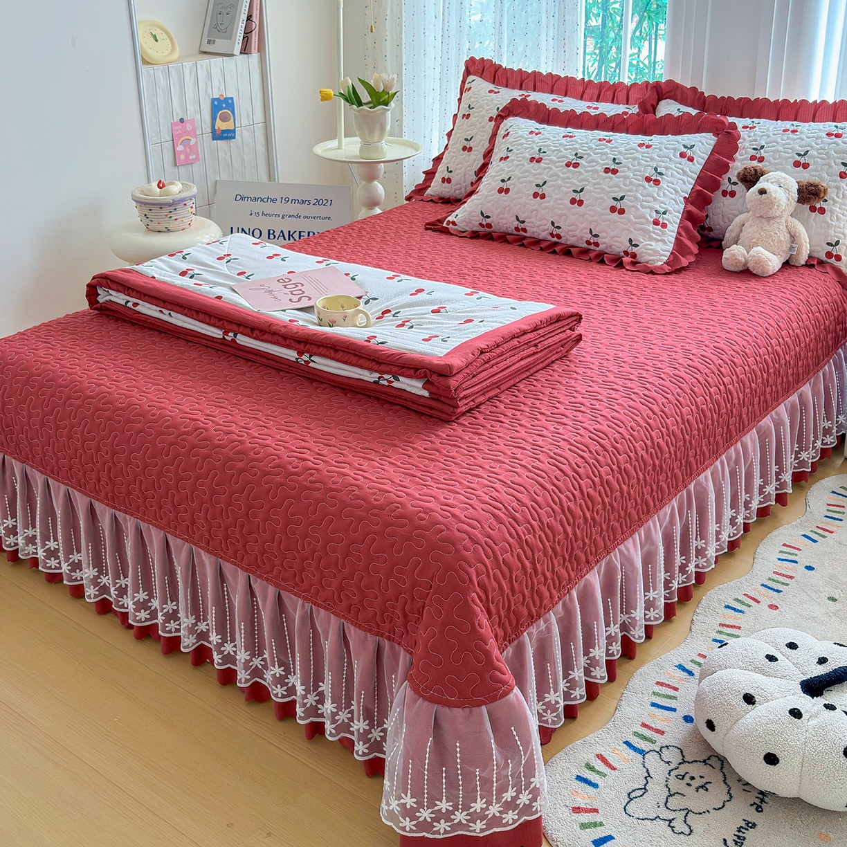 91家纺网 家纺一手货源 找家纺 绒耀家纺 2026春夏直播爆款泡芙棉云感双层纱皱皱纱韩式花边夏被四件套 初恋樱桃