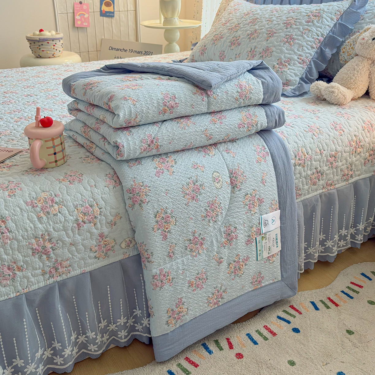 91家纺网 家纺一手货源 找家纺 绒耀家纺 2026春夏直播爆款泡芙棉云感双层纱皱皱纱韩式花边夏被四件套 春天里