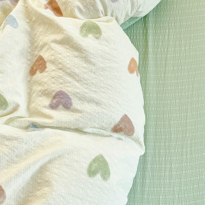 91家纺网 家纺一手货源 找家纺 桔禾家纺 2026春夏新款小清新A类超柔泡芙棉泡泡纱双层纱四件套 马卡龙爱心