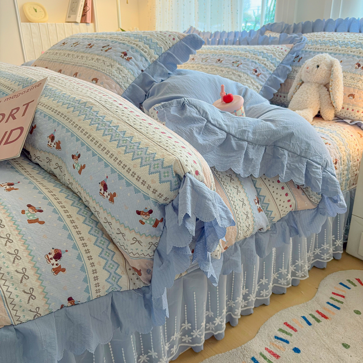 91家纺网 家纺一手货源 找家纺 绒耀家纺 2026春夏直播爆款泡芙棉云感双层纱皱皱纱韩式花边夏被四件套 费尔岛狗狗