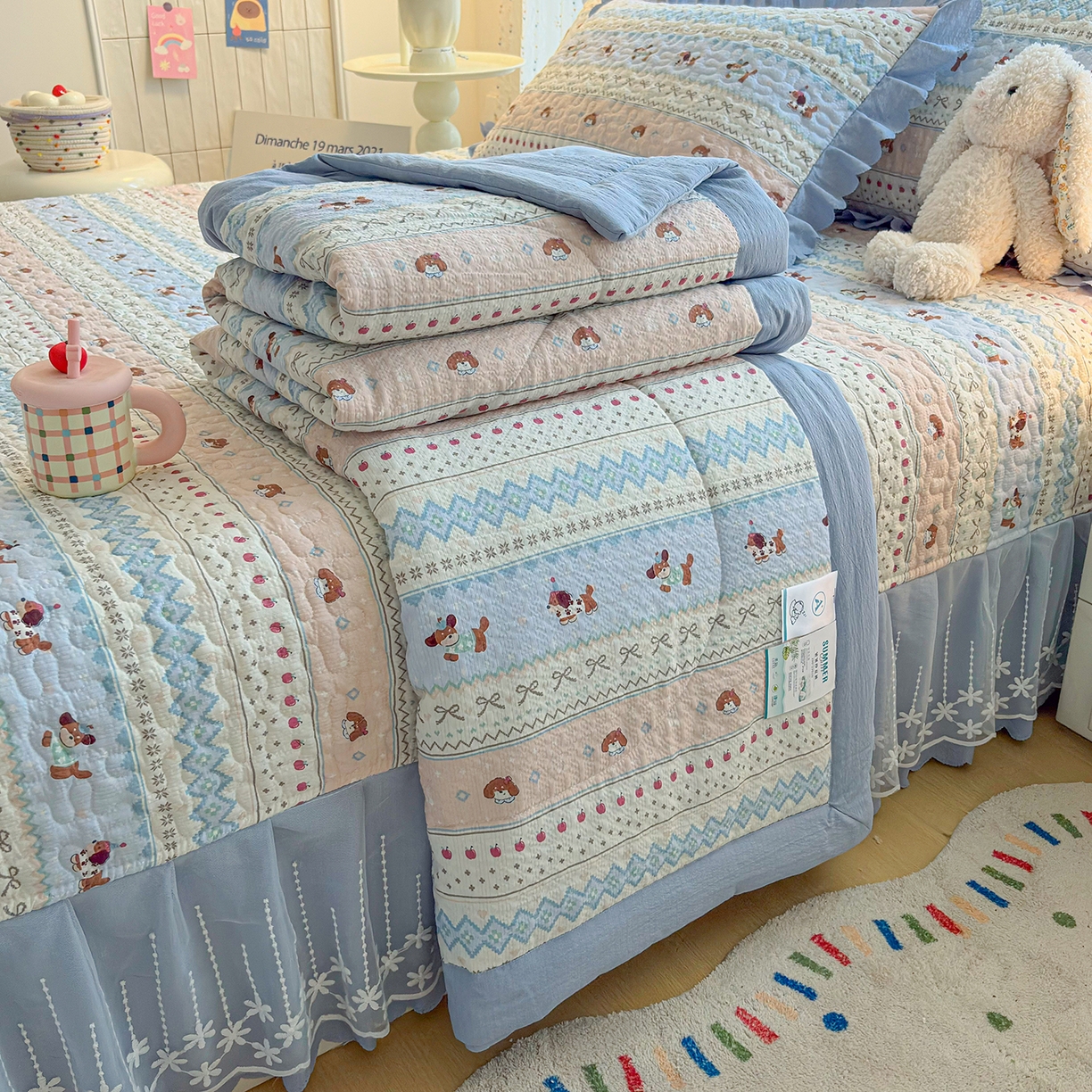 91家纺网 家纺一手货源 找家纺 绒耀家纺 2026春夏直播爆款泡芙棉云感双层纱皱皱纱韩式花边夏被四件套 费尔岛狗狗