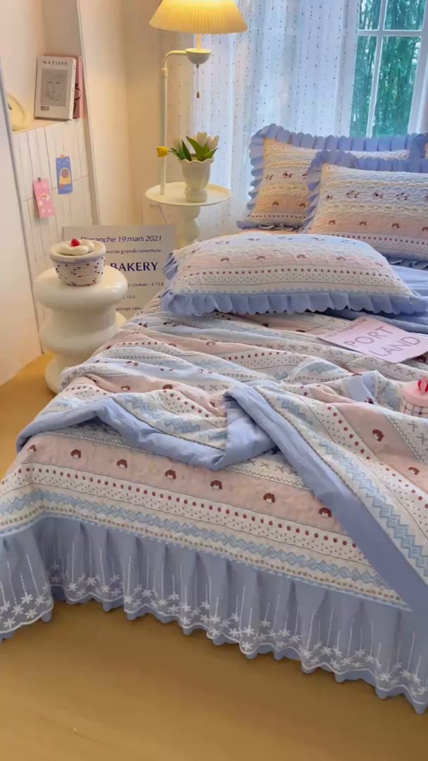 91家纺网 家纺一手货源 找家纺 绒耀家纺 2026春夏直播爆款泡芙棉云感双层纱皱皱纱韩式花边夏被四件套 费尔岛狗狗