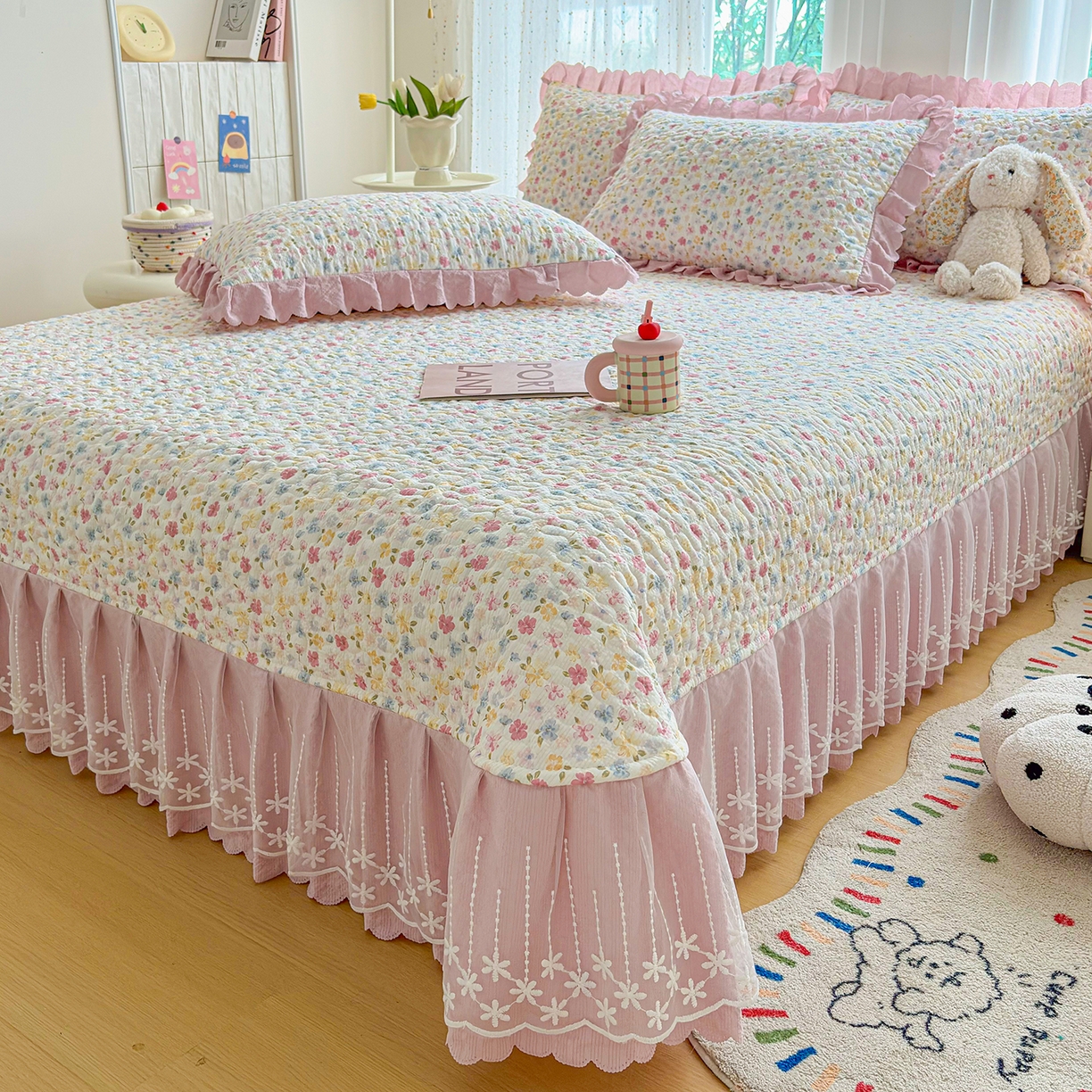 91家纺网 家纺一手货源 找家纺 绒耀家纺 2026春夏直播爆款泡芙棉云感双层纱皱皱纱韩式花边夏被四件套 粉黛