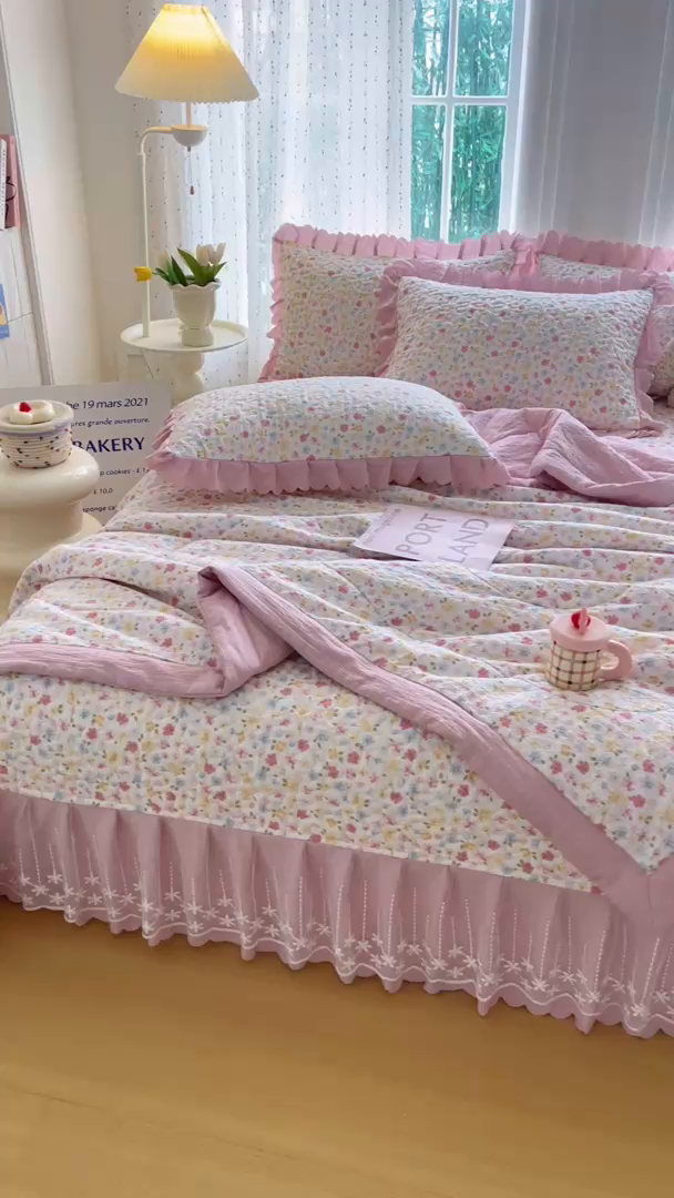 91家纺网 家纺一手货源 找家纺 绒耀家纺 2026春夏直播爆款泡芙棉云感双层纱皱皱纱韩式花边夏被四件套 粉黛