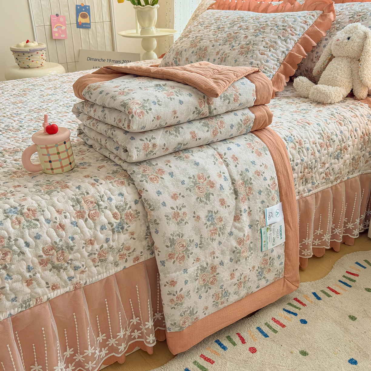 91家纺网 家纺一手货源 找家纺 绒耀家纺 2026春夏直播爆款泡芙棉云感双层纱皱皱纱韩式花边夏被四件套 蔷薇