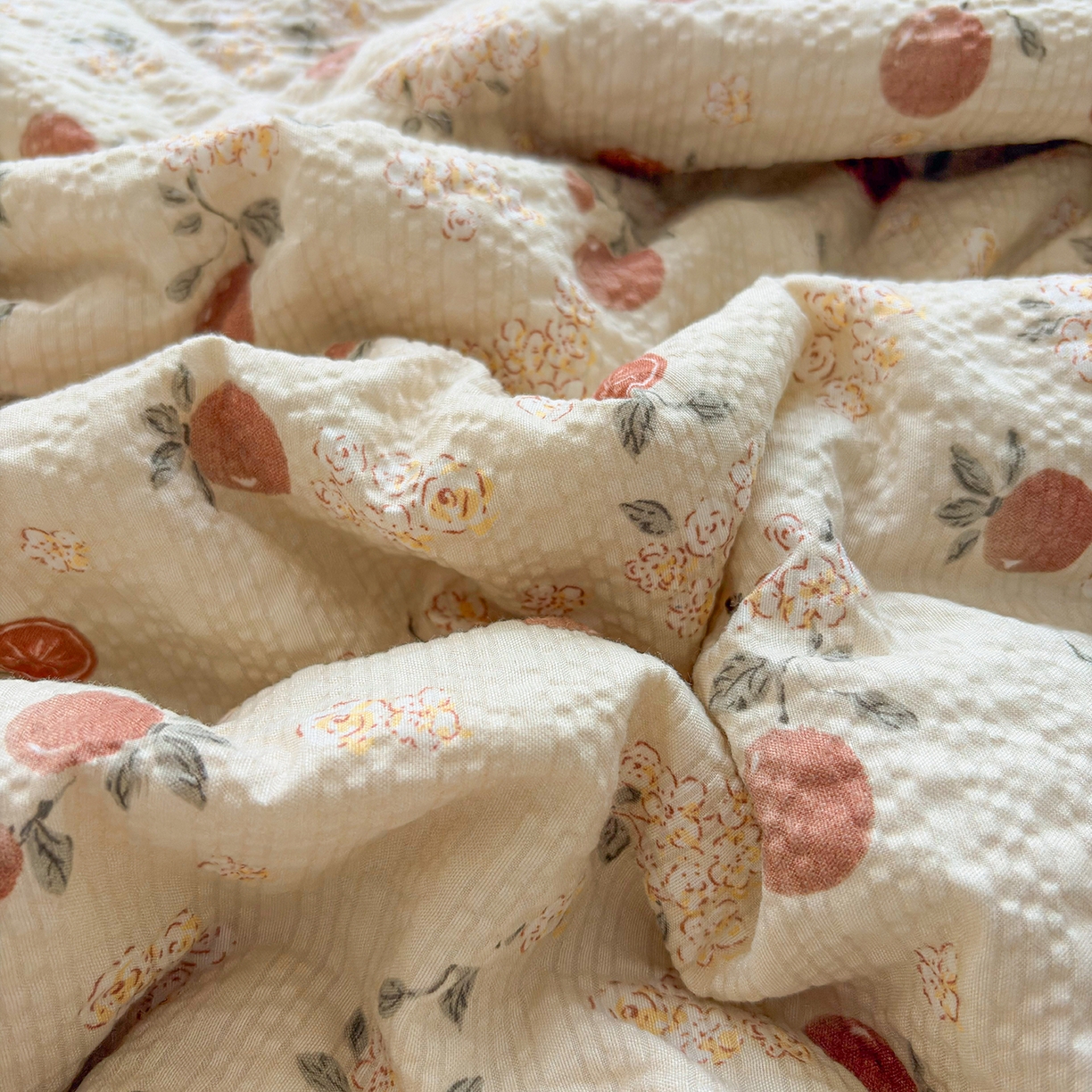 91家纺网 家纺一手货源 找家纺 绒耀家纺 2026春夏直播爆款泡芙棉云感双层纱皱皱纱韩式花边夏被四件套 事事如意