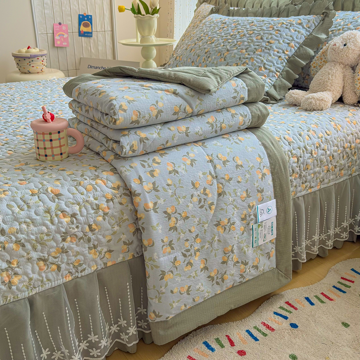 91家纺网 家纺一手货源 找家纺 绒耀家纺 2026春夏直播爆款泡芙棉云感双层纱皱皱纱韩式花边夏被四件套 桃枝夭夭