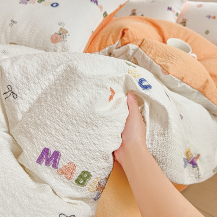 91家纺网 家纺一手货源 找家纺 桔禾家纺 2026春夏新款小清新A类超柔泡芙棉泡泡纱双层纱四件套 熊趣