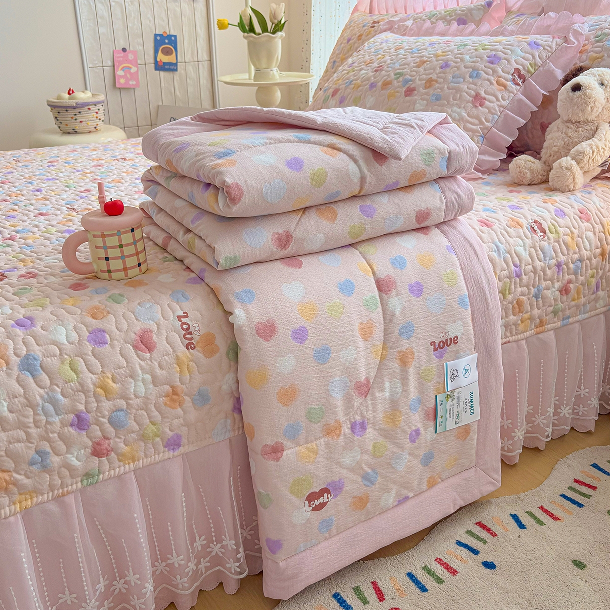 91家纺网 家纺一手货源 找家纺 绒耀家纺 2026春夏直播爆款泡芙棉云感双层纱皱皱纱韩式花边夏被四件套 甜蜜爱恋