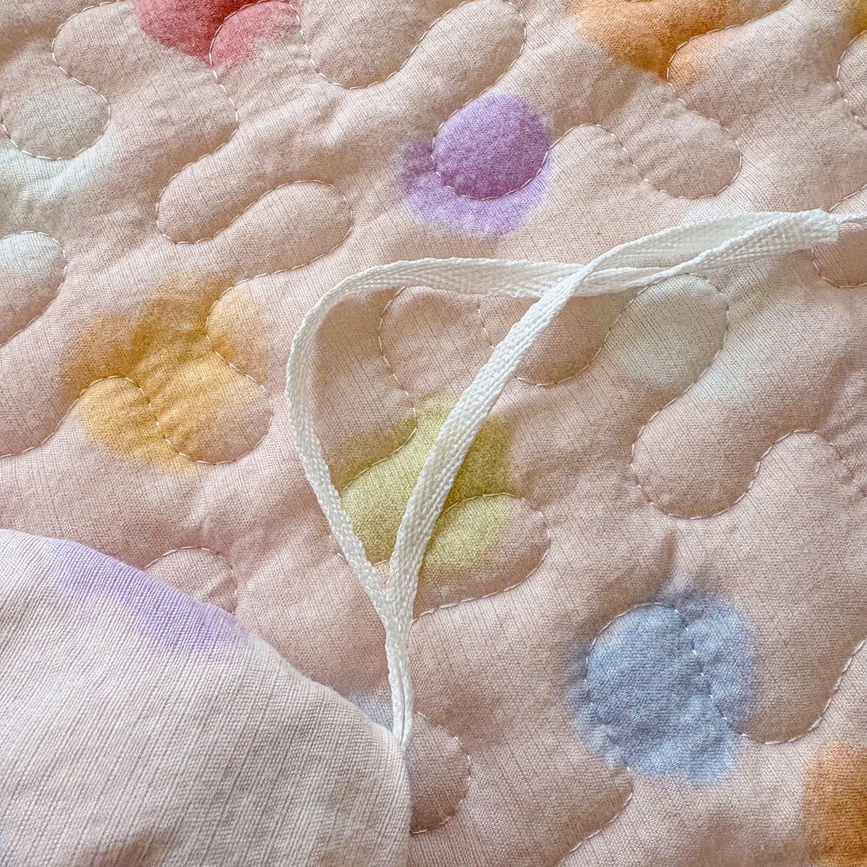 91家纺网 家纺一手货源 找家纺 绒耀家纺 2026春夏直播爆款泡芙棉云感双层纱皱皱纱韩式花边夏被四件套 甜蜜爱恋