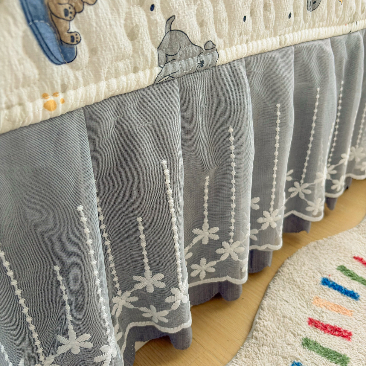 91家纺网 家纺一手货源 找家纺 绒耀家纺 2026春夏直播爆款泡芙棉云感双层纱皱皱纱韩式花边夏被四件套 旺旺大队