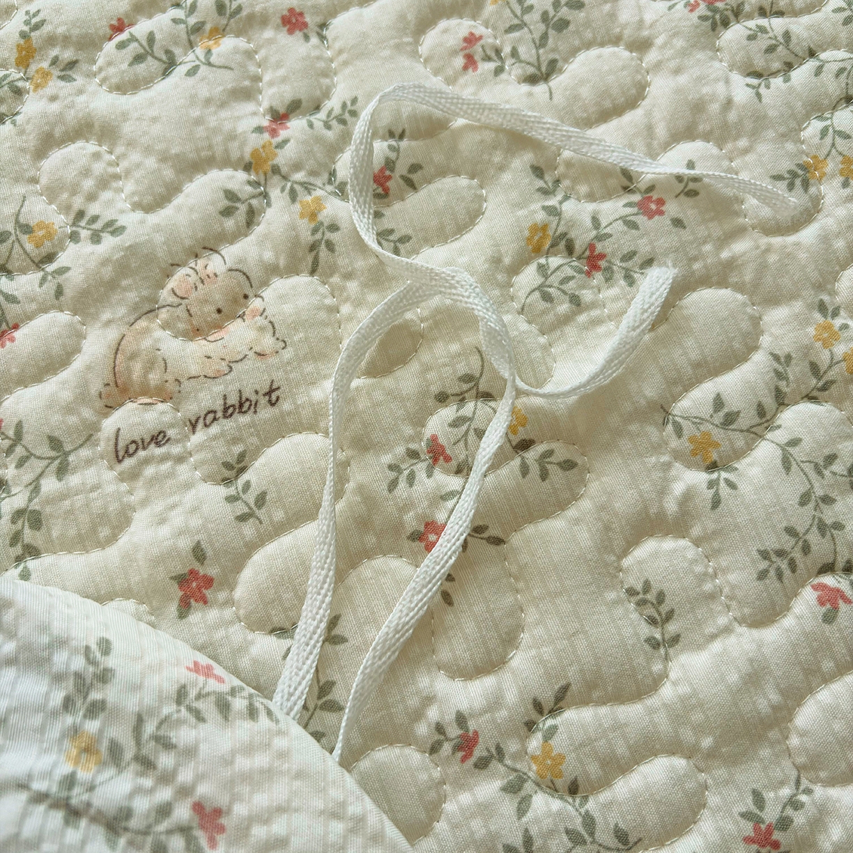 91家纺网 家纺一手货源 找家纺 绒耀家纺 2026春夏直播爆款泡芙棉云感双层纱皱皱纱韩式花边夏被四件套 夏日