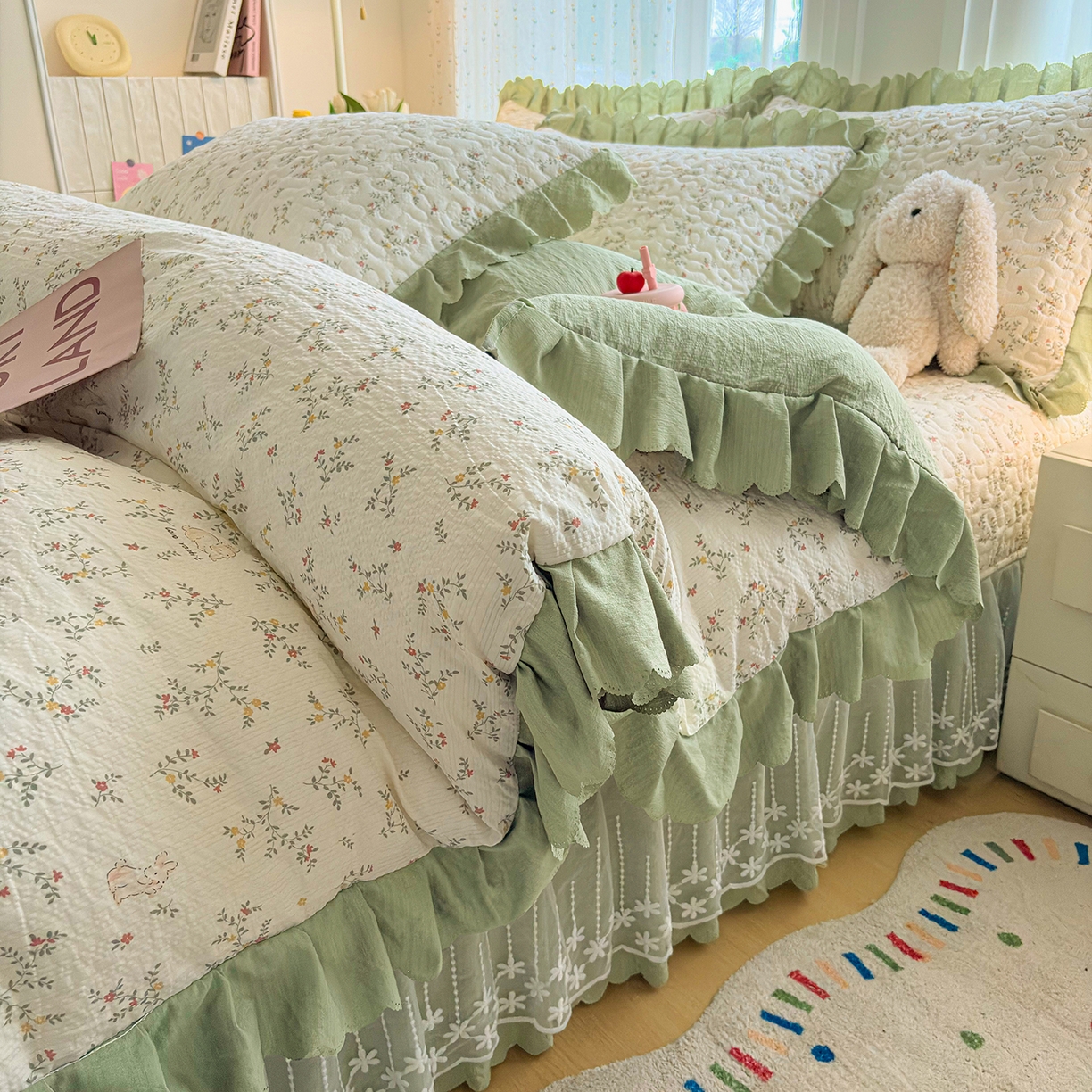 91家纺网 家纺一手货源 找家纺 绒耀家纺 2026春夏直播爆款泡芙棉云感双层纱皱皱纱韩式花边夏被四件套 夏日