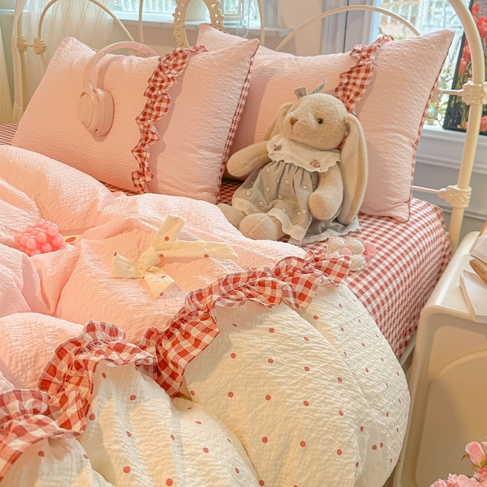 91家纺网 家纺一手货源 找家纺 （总）子钦家纺 2026春夏新款提花泡芙棉甜系格子软乎乎的治愈床品花边蝴蝶结床单床笠四件套-邹邹奶芙