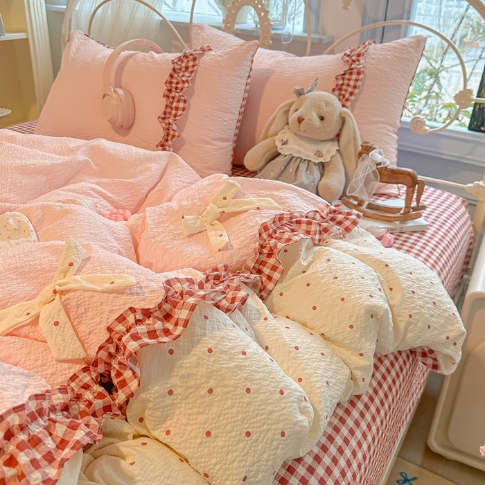 91家纺网 家纺一手货源 找家纺 （总）子钦家纺 2026春夏新款提花泡芙棉甜系格子软乎乎的治愈床品花边蝴蝶结床单床笠四件套-邹邹奶芙