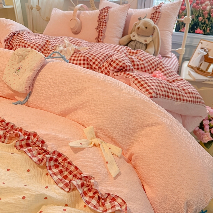 91家纺网 家纺一手货源 找家纺 （总）子钦家纺 2026春夏新款提花泡芙棉甜系格子软乎乎的治愈床品花边蝴蝶结床单床笠四件套-邹邹奶芙