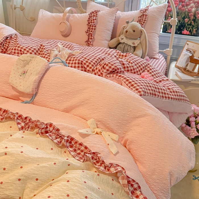 91家纺网 家纺一手货源 找家纺 （总）子钦家纺 2026春夏新款提花泡芙棉甜系格子软乎乎的治愈床品花边蝴蝶结床单床笠四件套-邹邹奶芙