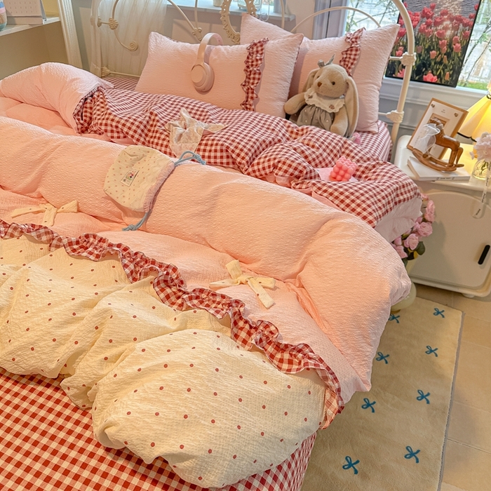 91家纺网 家纺一手货源 找家纺 （总）子钦家纺 2026春夏新款提花泡芙棉甜系格子软乎乎的治愈床品花边蝴蝶结床单床笠四件套-邹邹奶芙