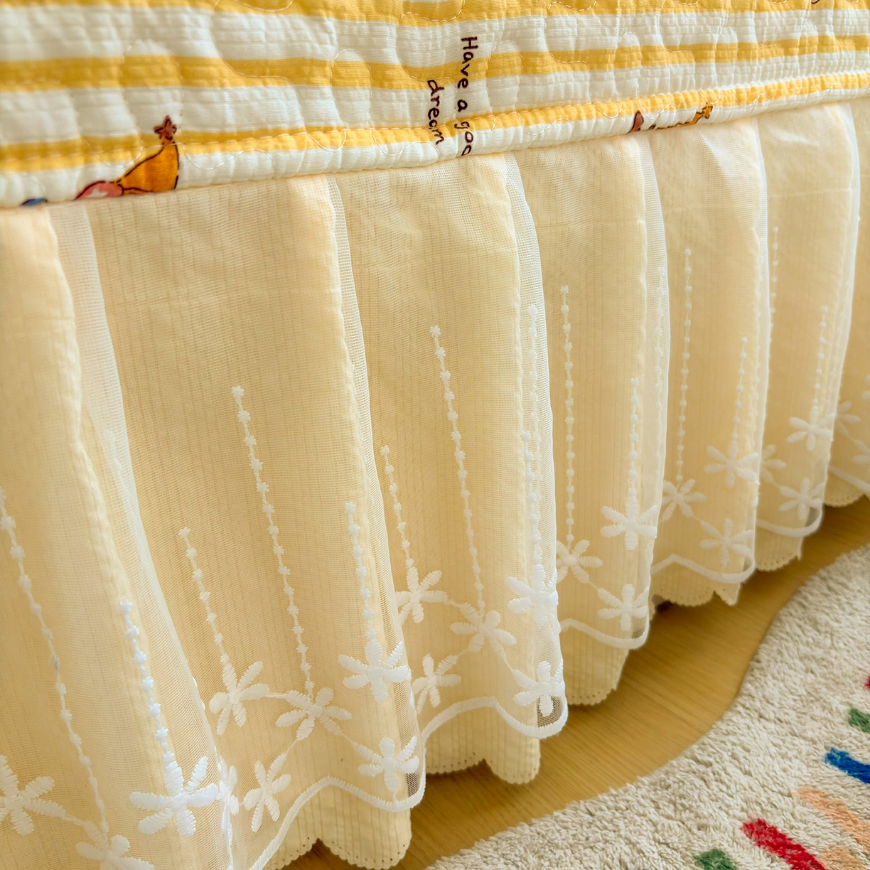 91家纺网 家纺一手货源 找家纺 绒耀家纺 2026春夏直播爆款泡芙棉云感双层纱皱皱纱韩式花边夏被四件套 星星人