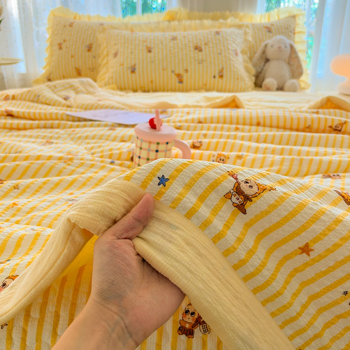 91家纺网 家纺一手货源 找家纺 绒耀家纺 2026春夏直播爆款泡芙棉云感双层纱皱皱纱韩式花边夏被四件套 星星人