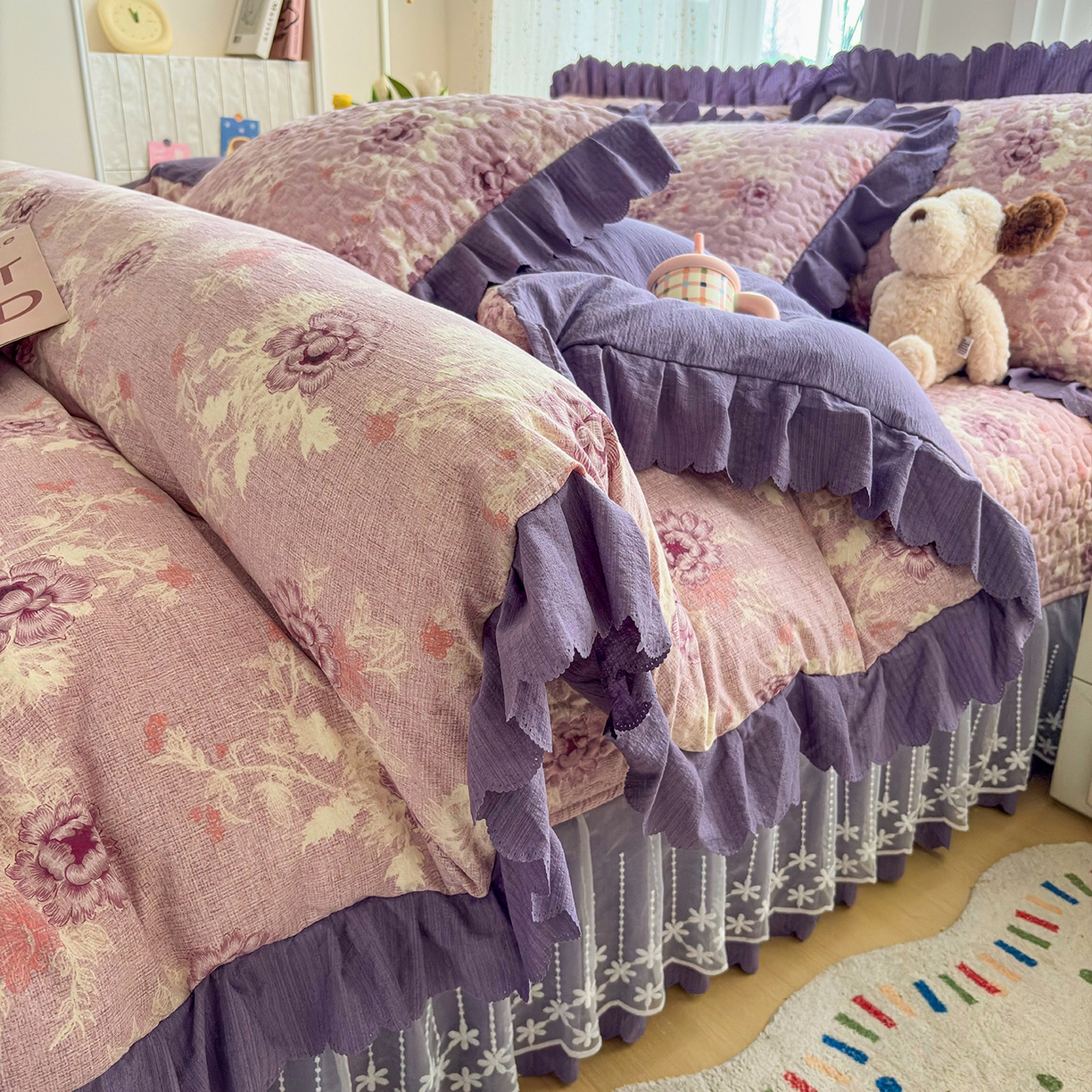 91家纺网 家纺一手货源 找家纺 绒耀家纺 2026春夏直播爆款泡芙棉云感双层纱皱皱纱韩式花边夏被四件套 紫魅