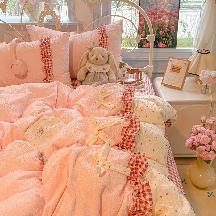91家纺网 家纺一手货源 找家纺 子钦家纺 2026春夏新款提花泡芙棉甜系格子软乎乎的治愈床品花边蝴蝶结床单床笠四件套-邹邹奶芙 邹邹奶芙-奶红波点