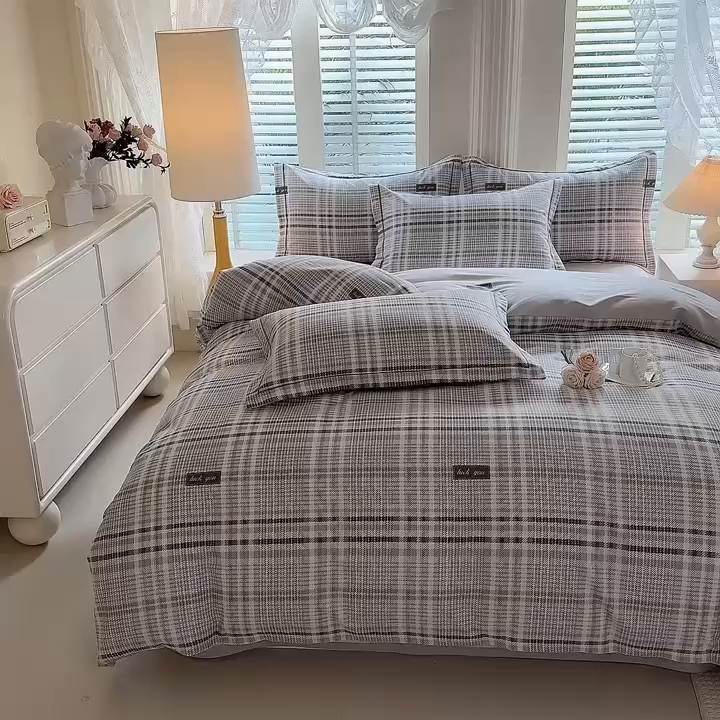 91家纺网 家纺一手货源 找家纺 木易家居 2026新款全棉磨毛印花四件套匆匆那年