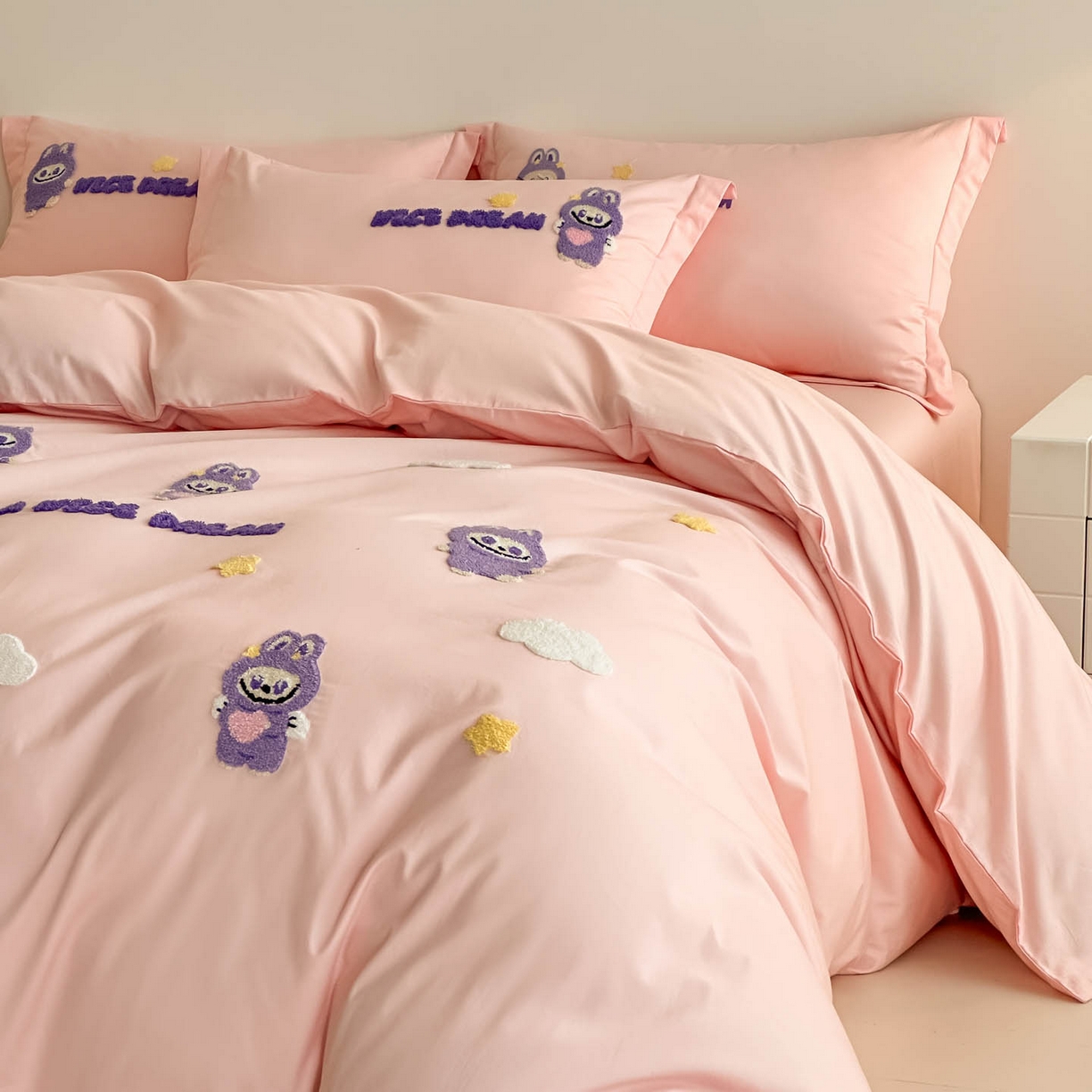 91家纺网 家纺一手货源 找家纺 （总）犇牛仓储供应链 2026春夏新款A类全棉纯棉毛巾绣卡通款四件套拉布布